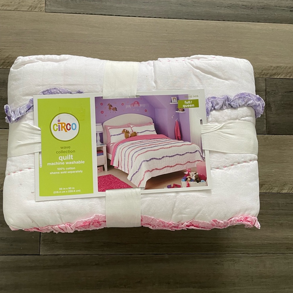 Brand New Circo Full/ Queen Sz Girls3 pc Quilt Set Wave Collection